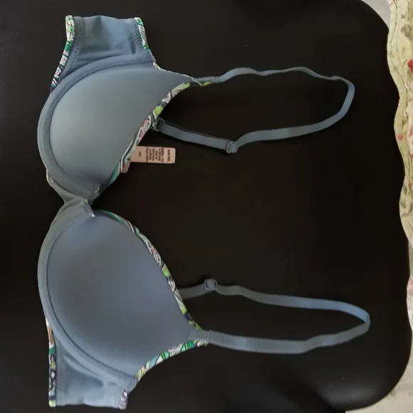 Victoria's Secret 32A Demi Cup Bra - Picture 4 of 7